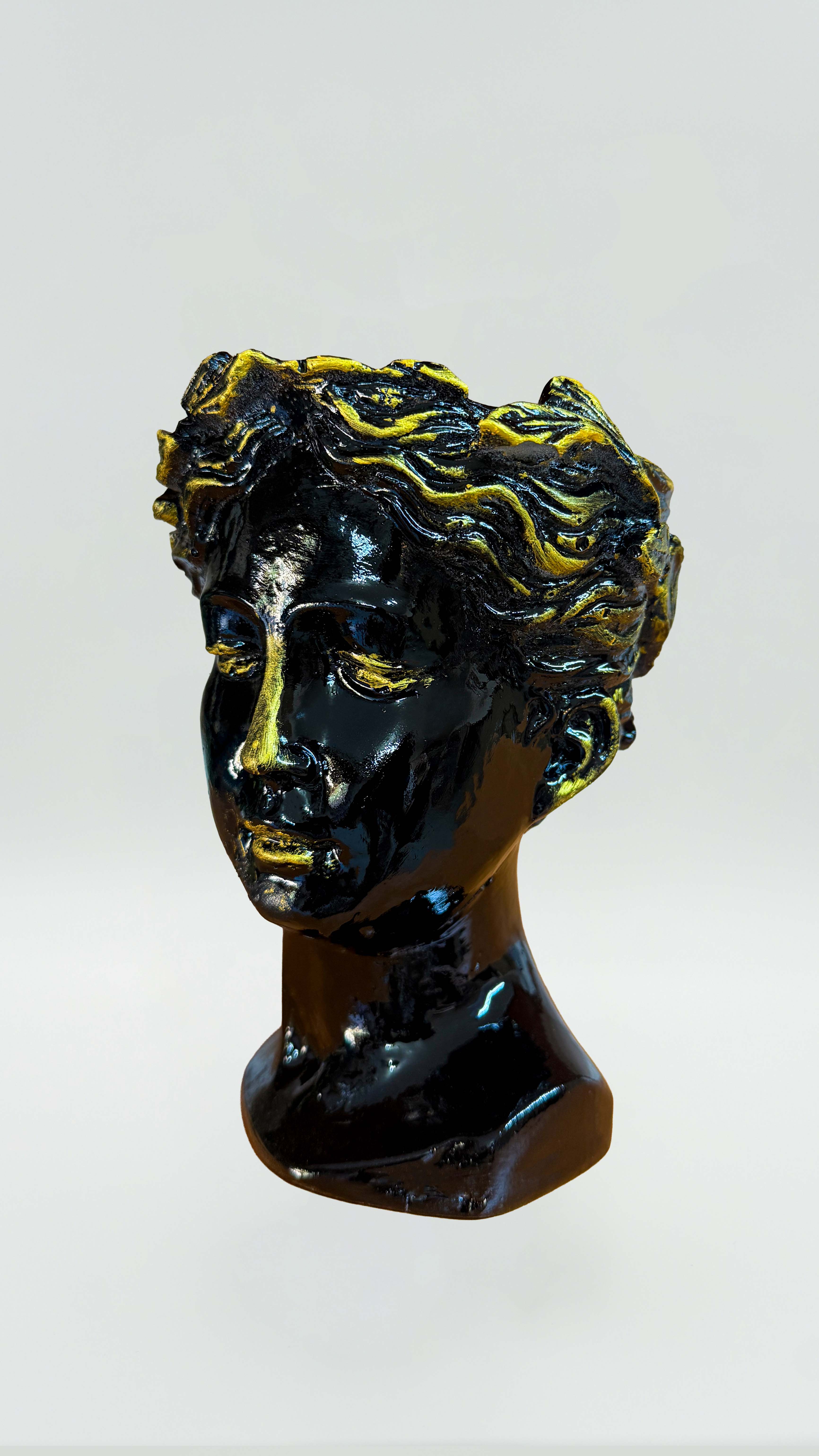 Noir Elegance - Black&Gold